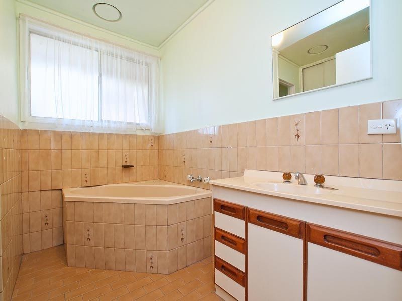 42 Kashmir Crescent, Frankston VIC 3199