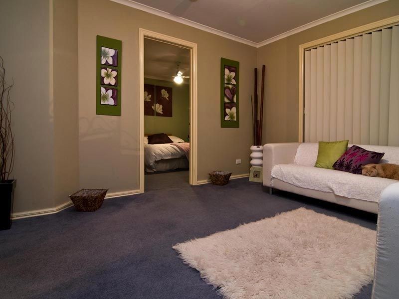 1/2 Ropley Grange, Frankston VIC 3199