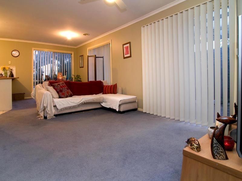 1/2 Ropley Grange, Frankston VIC 3199