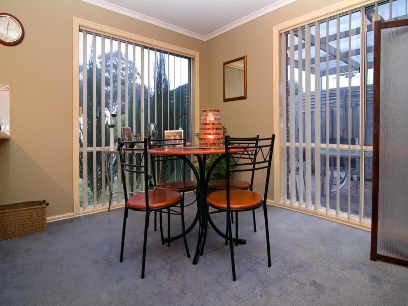 1/2 Ropley Grange, Frankston VIC 3199