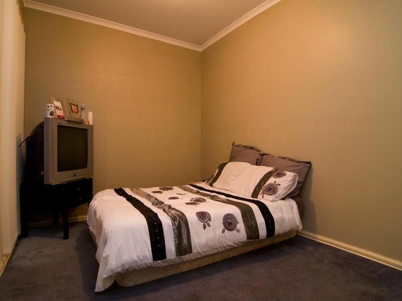 1/2 Ropley Grange, Frankston VIC 3199
