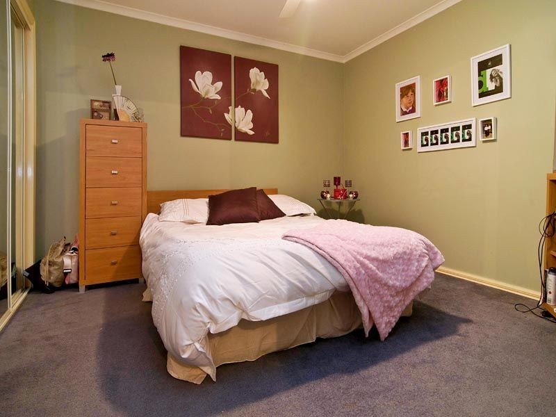 1/2 Ropley Grange, Frankston VIC 3199