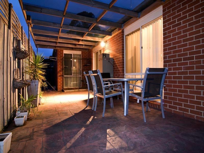 1/2 Ropley Grange, Frankston VIC 3199