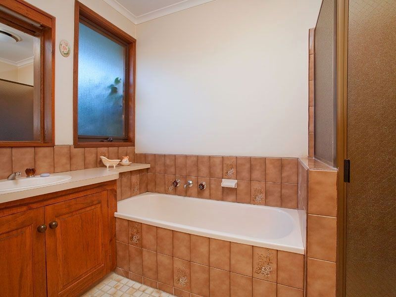 8 Naomi Court, Frankston VIC 3199