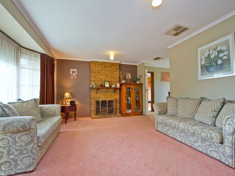 1 Mount Erin Crescent, Frankston South VIC 3199