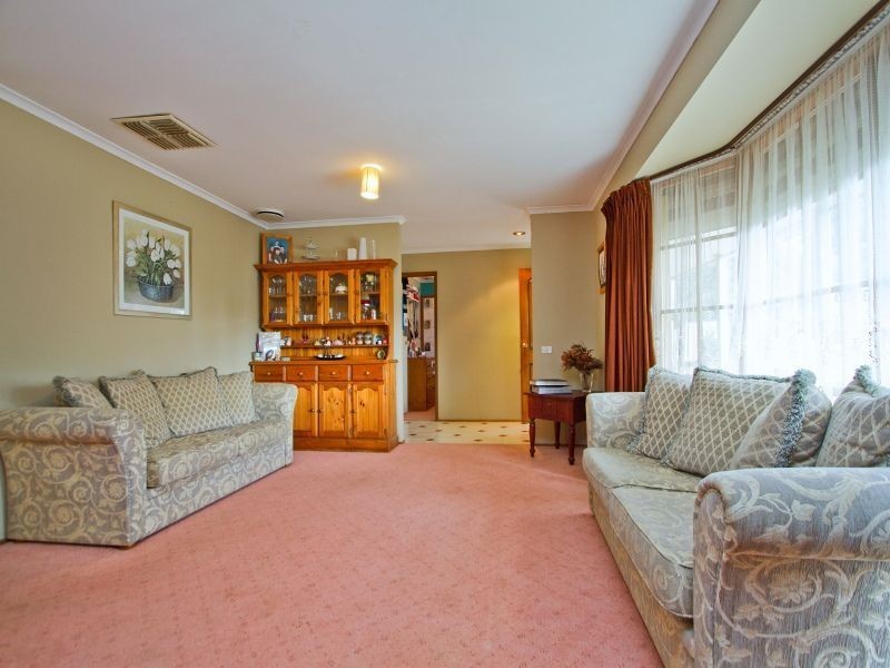 1 Mount Erin Crescent, Frankston South VIC 3199