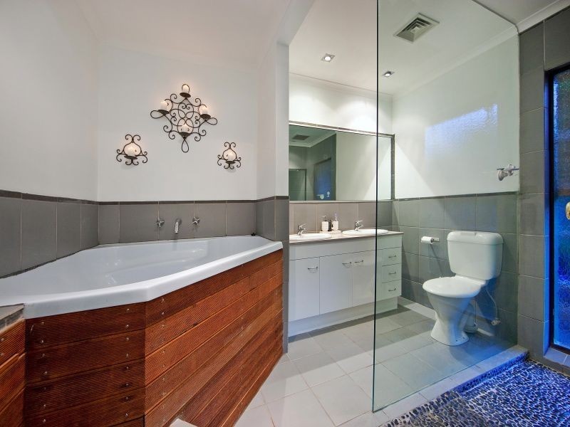 16 Netherplace Drive, Frankston VIC 3199