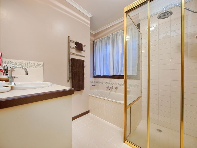 16 Netherplace Drive, Frankston VIC 3199