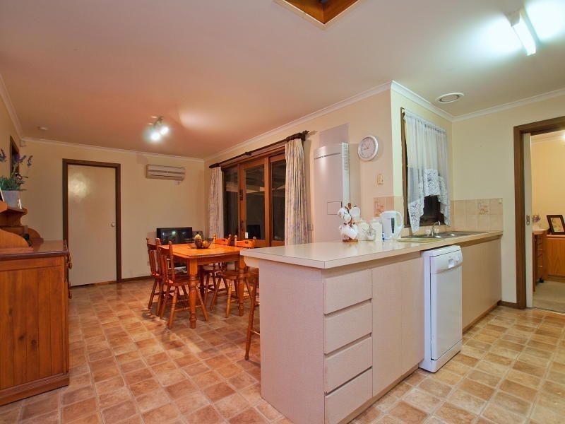 64 Raphael Crescent, Frankston VIC 3199
