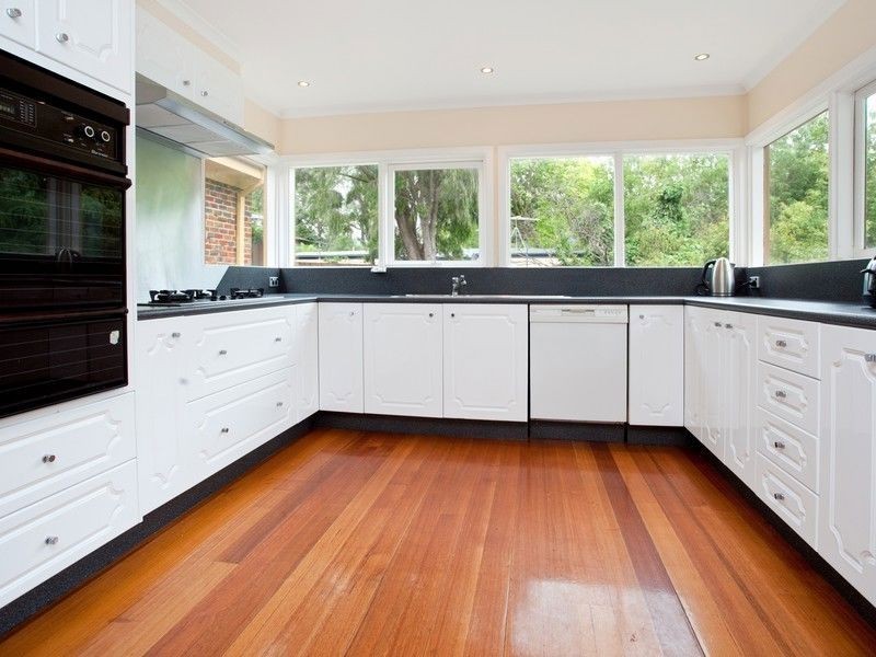 35 Woodlands Grove, Frankston VIC 3199