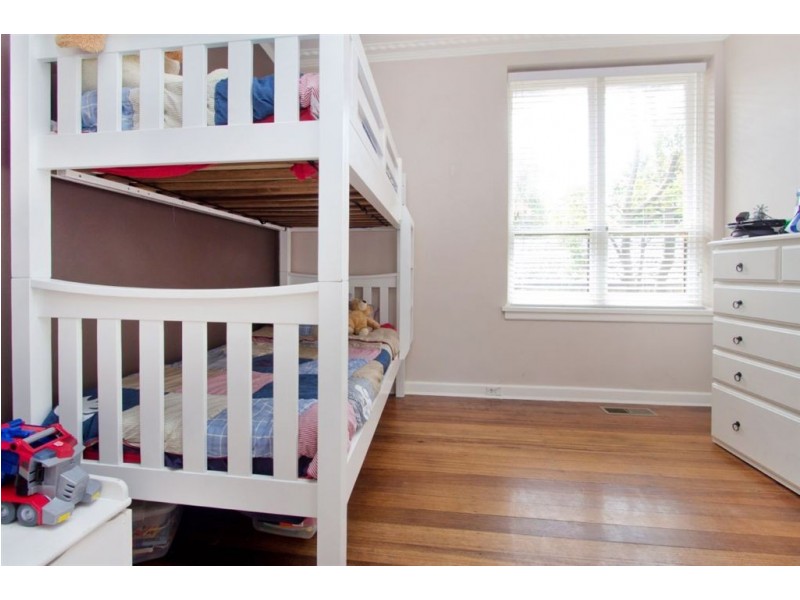 35 Woodlands Grove, Frankston VIC 3199