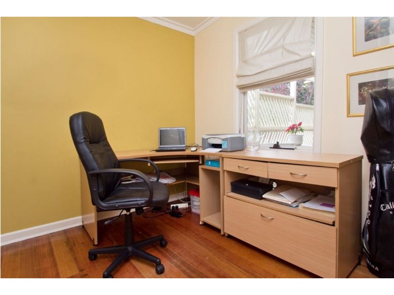 35 Woodlands Grove, Frankston VIC 3199