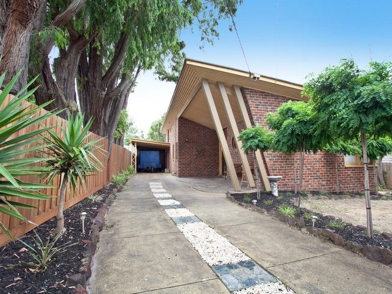 35 Woodlands Grove, Frankston VIC 3199