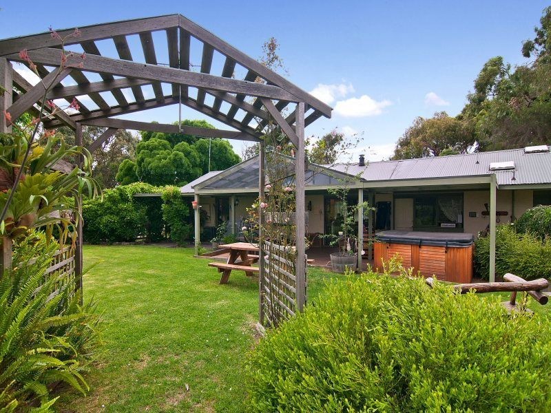 15 Middle Road, Pearcedale VIC 3912
