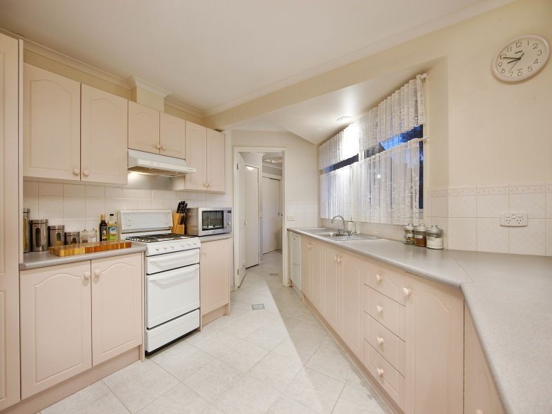 82 Raphael Crescent, Frankston VIC 3199
