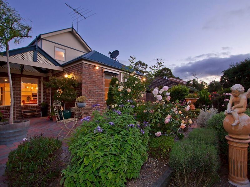 8 Gregory Avenue, Frankston South VIC 3199