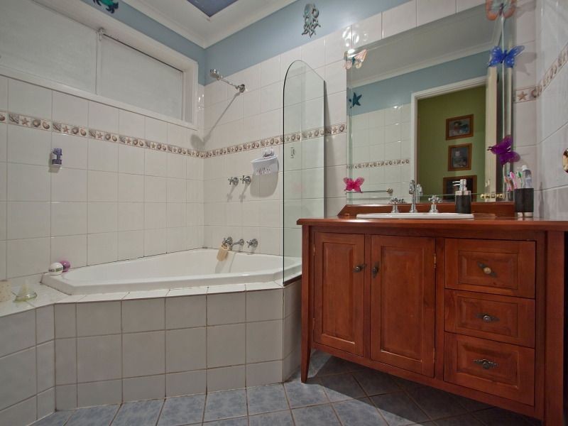 16 Lochaber Avenue, Frankston VIC 3199