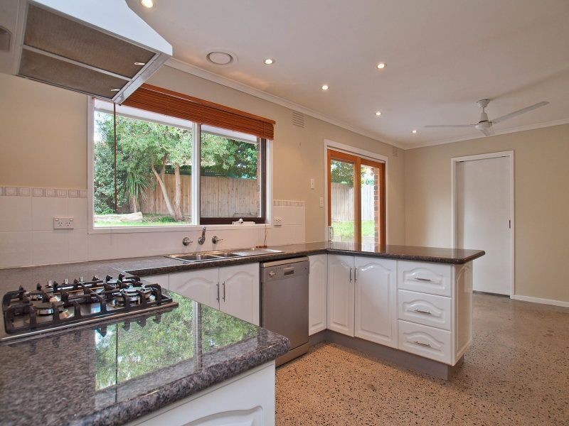 8 Chamouni Court, Frankston VIC 3199