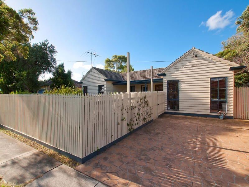5 & 5A Cricklewood Avenue, Frankston VIC 3199