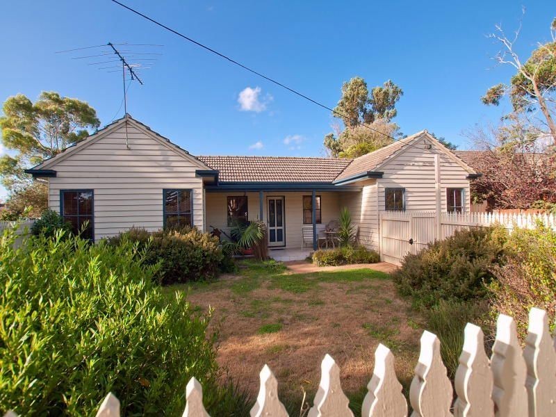 5 & 5A Cricklewood Avenue, Frankston VIC 3199