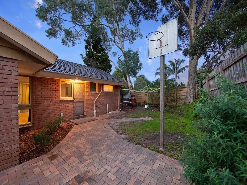 6 Lowan Court, Frankston VIC 3199