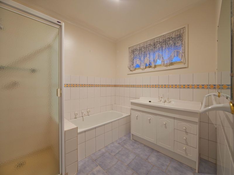 6 Lowan Court, Frankston VIC 3199