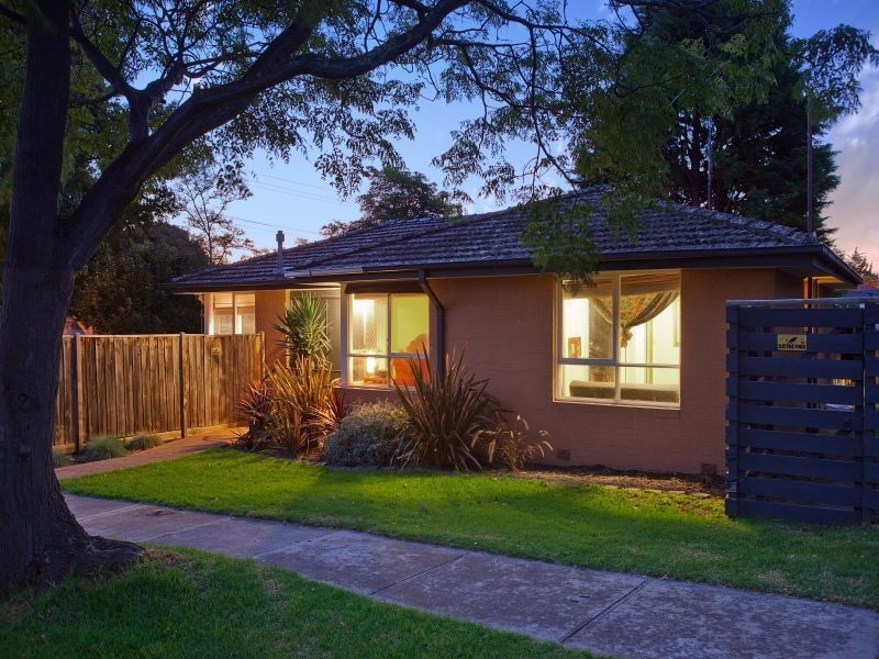 1 Mayfair Court, Frankston VIC 3199