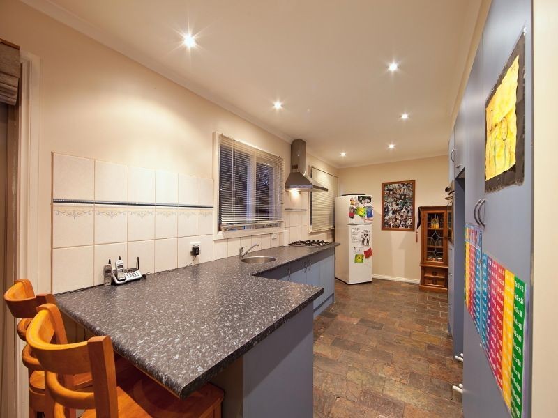 1 Mayfair Court, Frankston VIC 3199