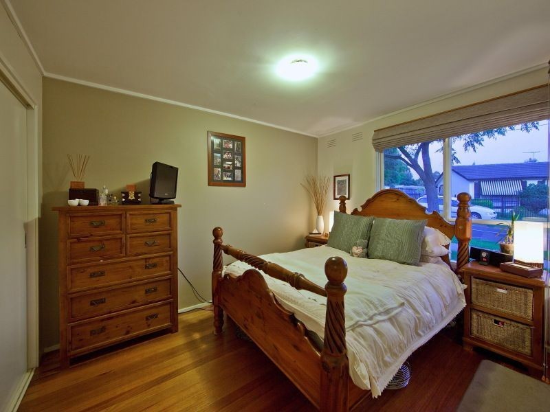 1 Mayfair Court, Frankston VIC 3199