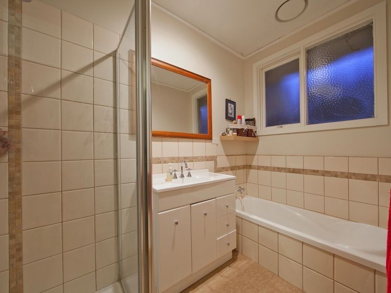 1 Mayfair Court, Frankston VIC 3199
