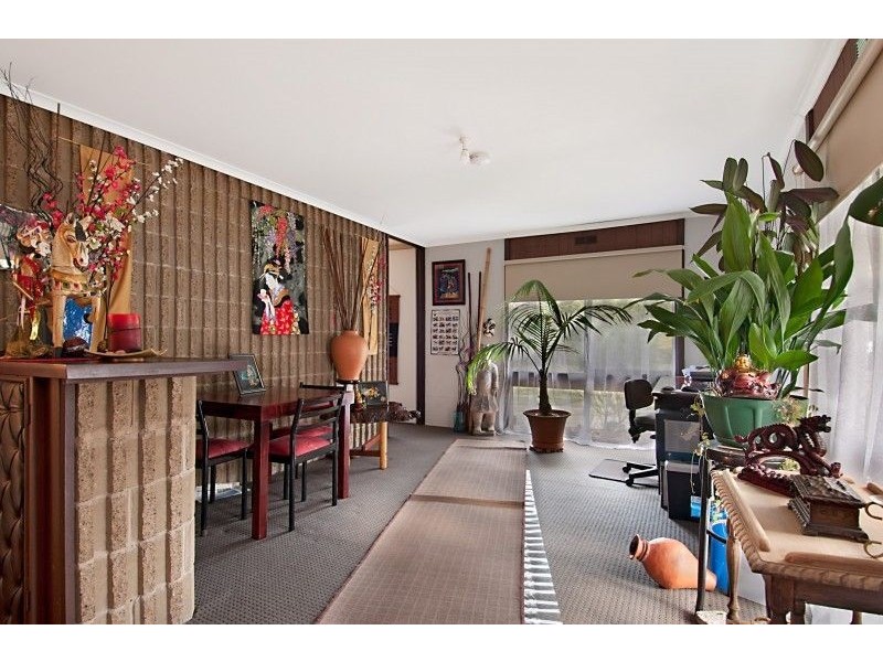 8 The Trossachs, Frankston VIC 3199