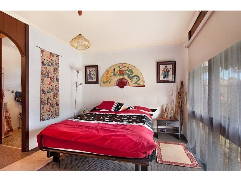 8 The Trossachs, Frankston VIC 3199