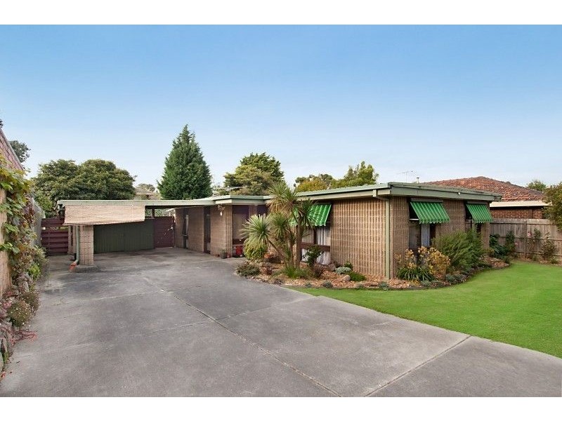 8 The Trossachs, Frankston VIC 3199