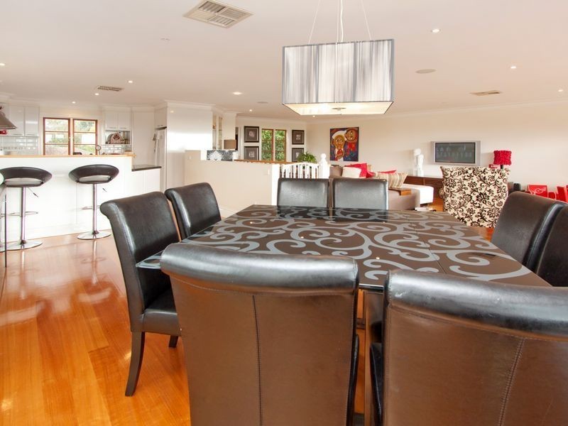 36 Woodlands Grove, Frankston VIC 3199