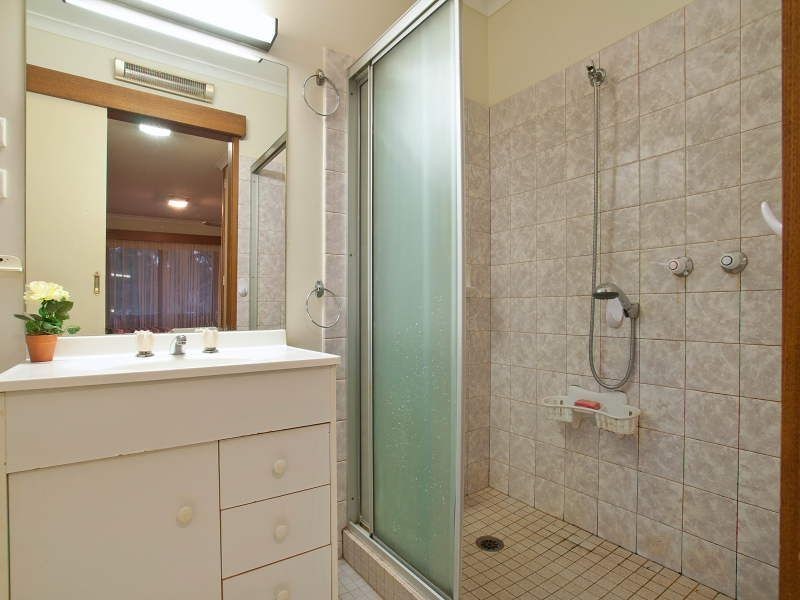 1 The Trossachs, Frankston VIC 3199