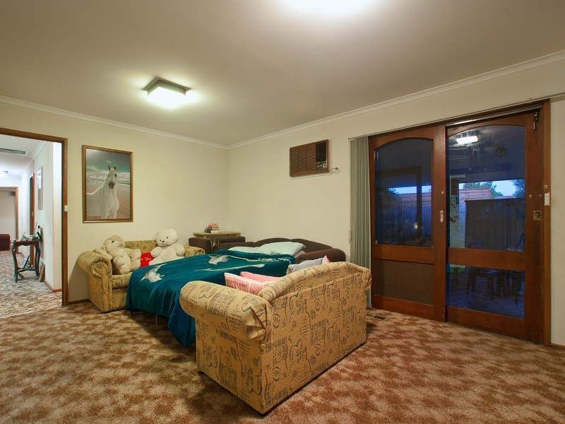 1 The Trossachs, Frankston VIC 3199