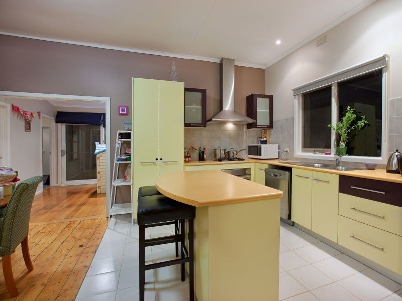 16 Seaview Avenue, Mornington VIC 3931