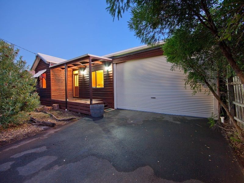 8 Colin Avenue, Frankston VIC 3199