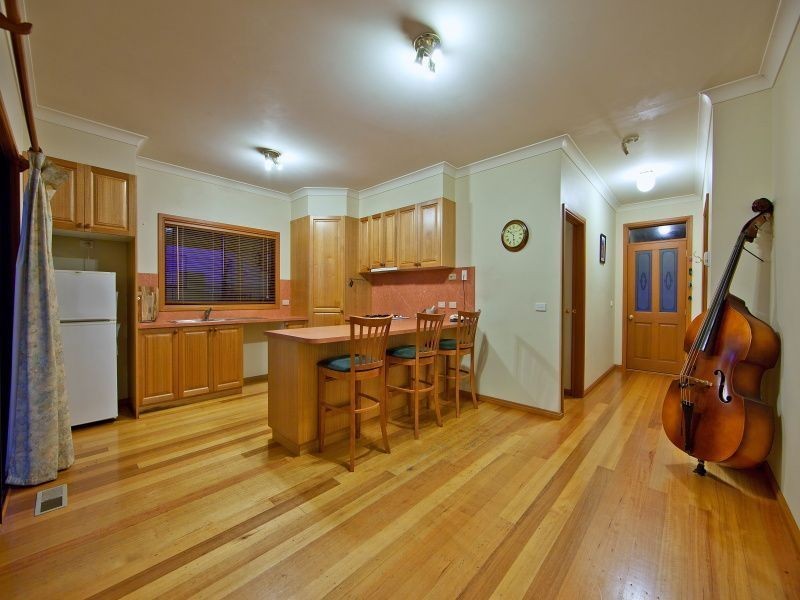 8 Colin Avenue, Frankston VIC 3199