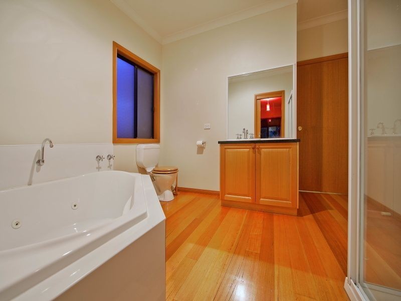 8 Colin Avenue, Frankston VIC 3199