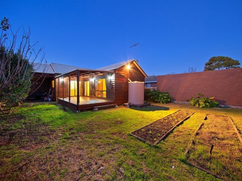 8 Colin Avenue, Frankston VIC 3199