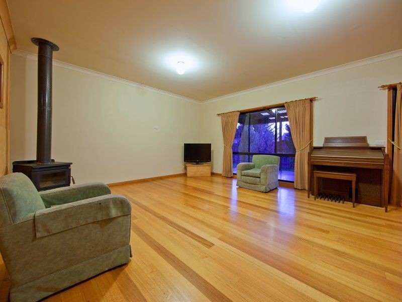 8 Colin Avenue, Frankston VIC 3199