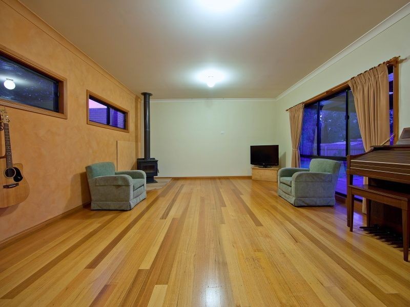 8 Colin Avenue, Frankston VIC 3199
