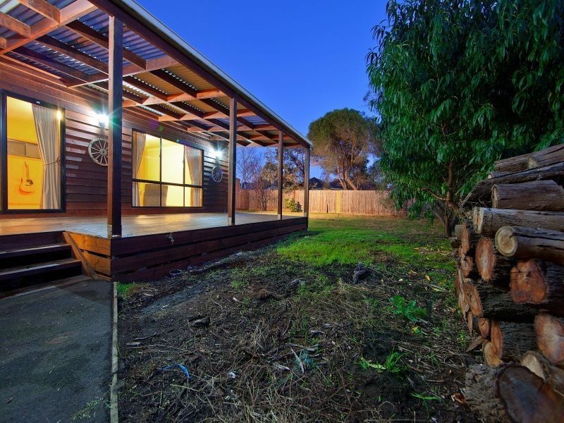 8 Colin Avenue, Frankston VIC 3199