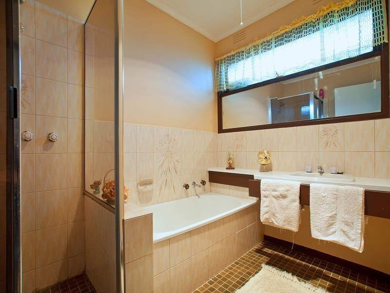 24 Barclay Avenue, Frankston VIC 3199