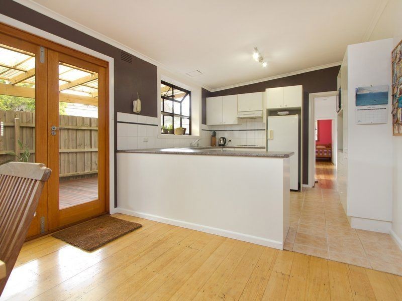 11 Stradbroke Avenue, Frankston South VIC 3199