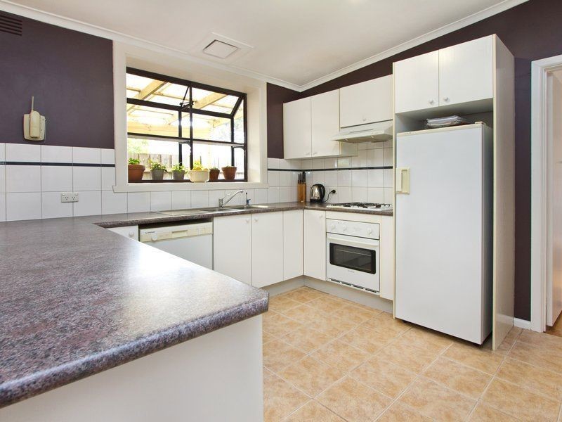 11 Stradbroke Avenue, Frankston South VIC 3199