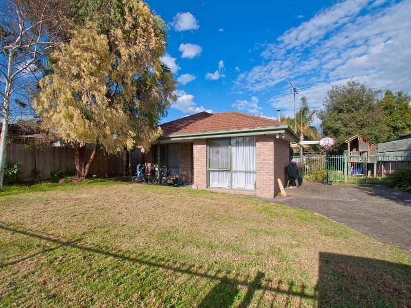 2 Elenya Court, Frankston VIC 3199