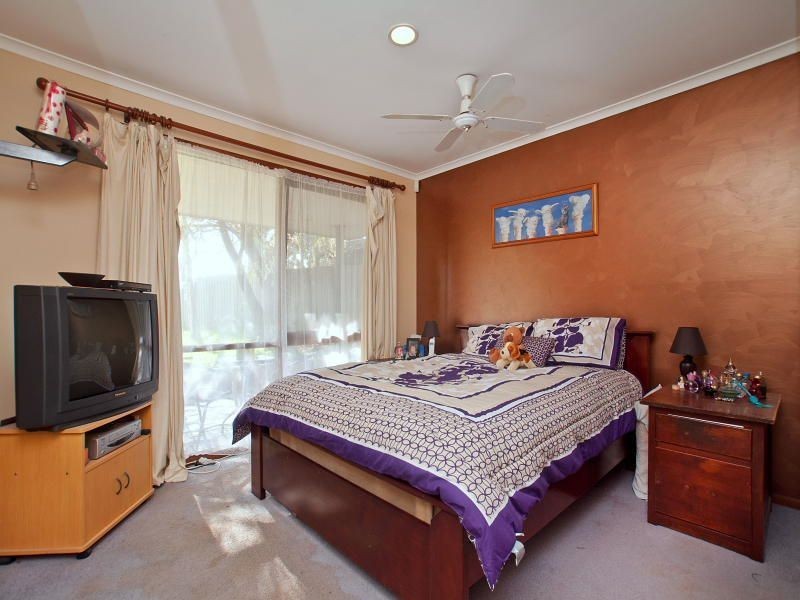 2 Elenya Court, Frankston VIC 3199