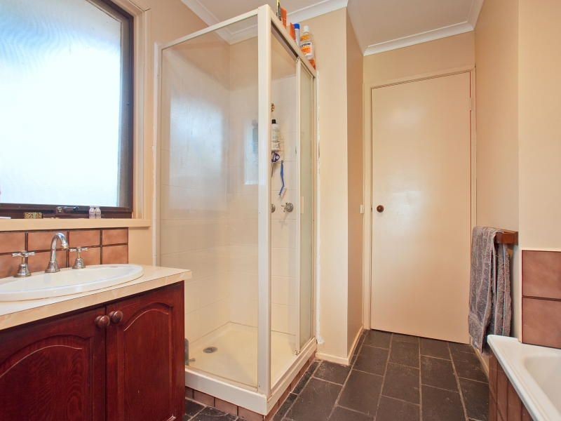 2 Elenya Court, Frankston VIC 3199